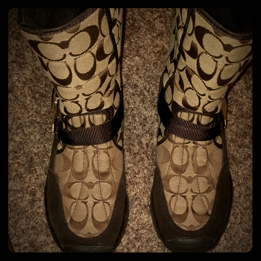 Ladies Coach snow boots size 7.5